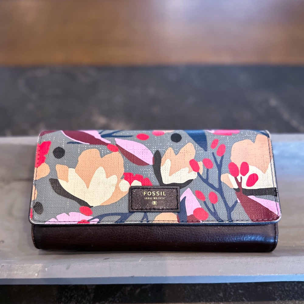 The Fossil Logan Vintage Wallet-Patina